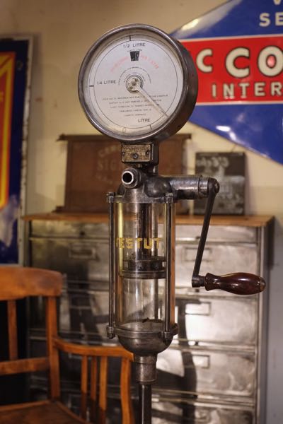 pompe a huile ancienne 1940